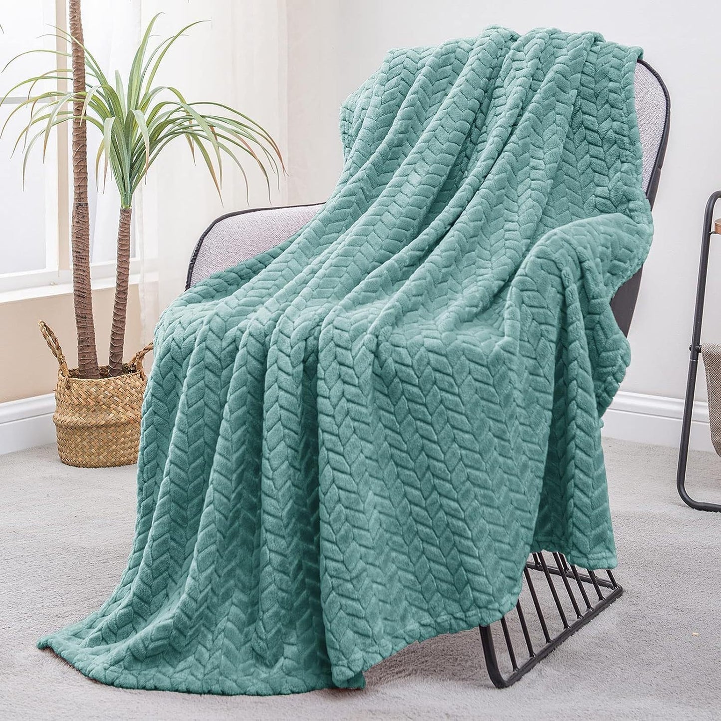 Super Soft Throw Blanket Premium Silky Flannel Fleece Leaves Pattern Lightweight Bed Blanket All Season Use